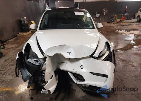 2020 Tesla Model Y Long Range Dual Motor All-Wheel Drive/Performance Dual Motor All-Wheel Drive z USA, uszkodzony, nr VIN 5YJYGDEF3LF009672